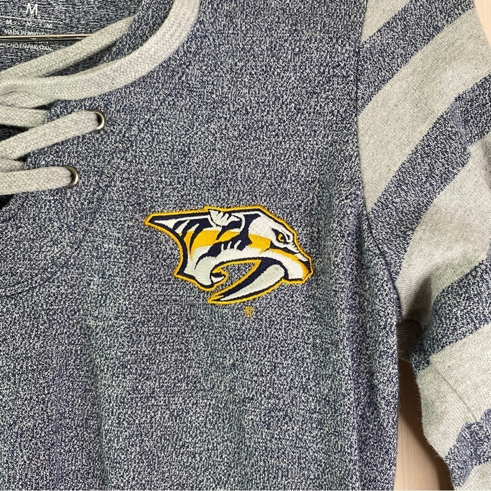 Antigua Women’s Nashville Predators Long Sleeve Lace-Up Pullover Size Medium - Picture 3 of 7
